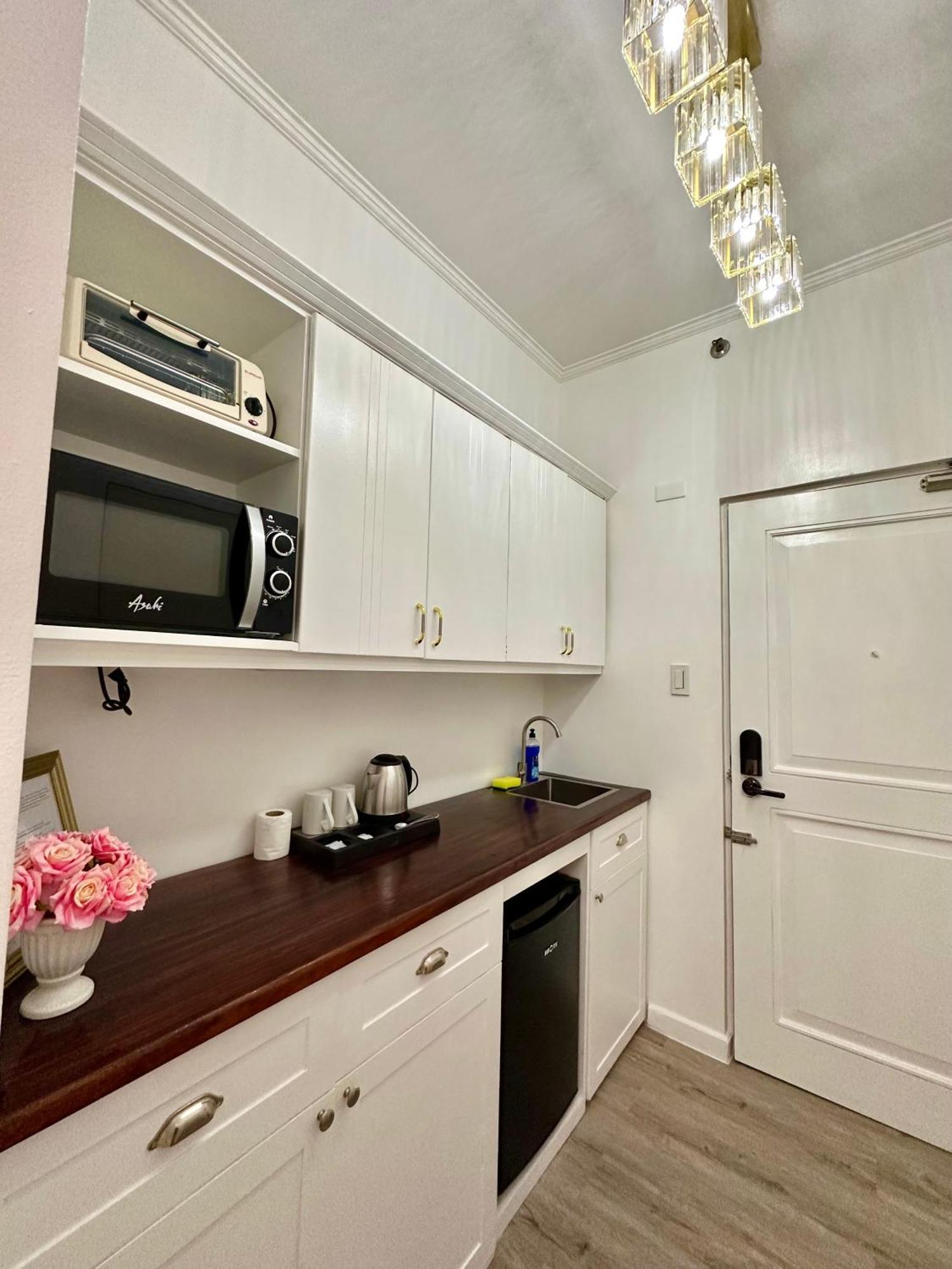Studio Two Condominium, Alabang - Gold Fiber Wi-Fi -Netflix Ready Muntinlupa City Екстер'єр фото